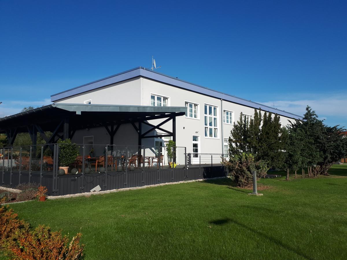 Garni Hotel Lavendelhof Nauen Exterior foto